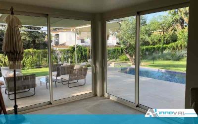 Minimalismo y Eficiencia: la integración de ventanales panorámicos en el diseño residencial